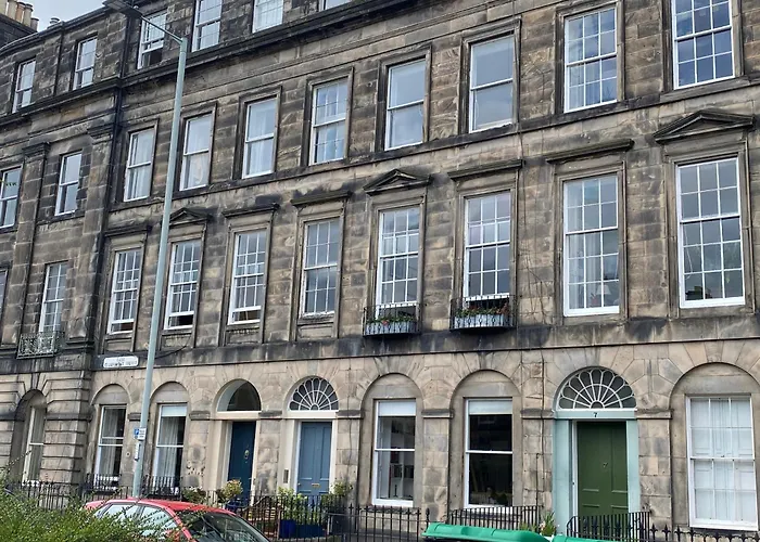 Georgian 4 Bedroom 3 Bathroom New Town Apartment