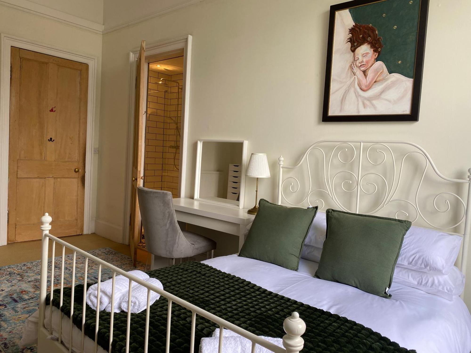 Georgian 4 Bedroom 3 Bathroom New Town Appartement